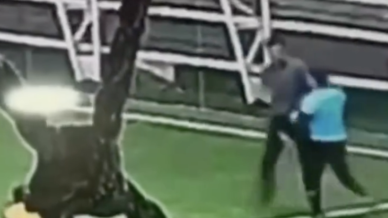 Шымкентте футбол алаңында ер адамды ұрған әкім жазаланды