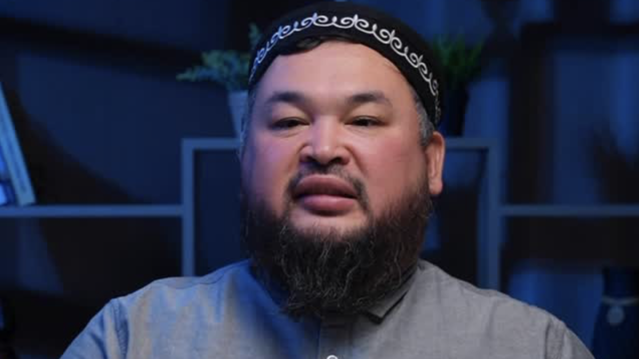 Адамдарды сиырмен салыстырған «ұстаз» айыппұл арқалады