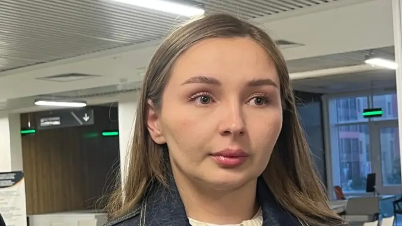 Жанабыловтар ісі: Астанадағы сотта блогер Төлегенова кінәсін мойындап, жеңіл жаза сұрады