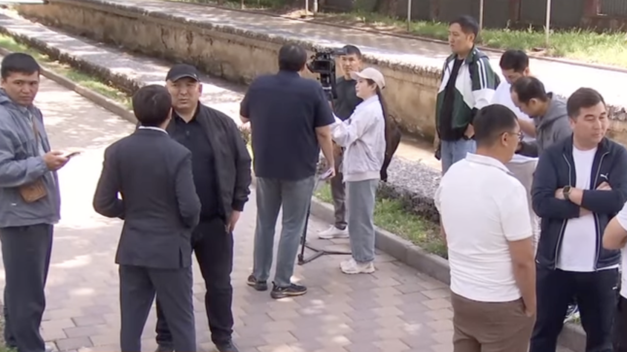 Қытайдан көлік алған қазақтардың шоттары жаппай бұғатталып жатыр