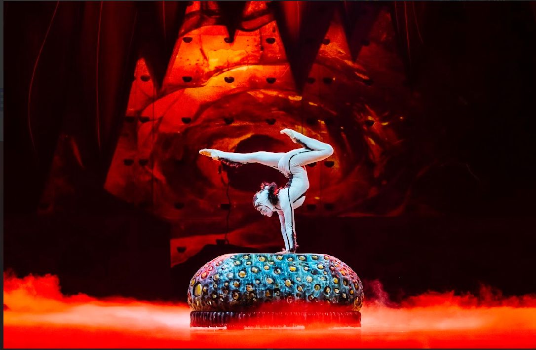 «Попробовали баурсаки, казахские пончики!»: Шоу OVO by Cirque du Soleil открывает для себя Казахстан