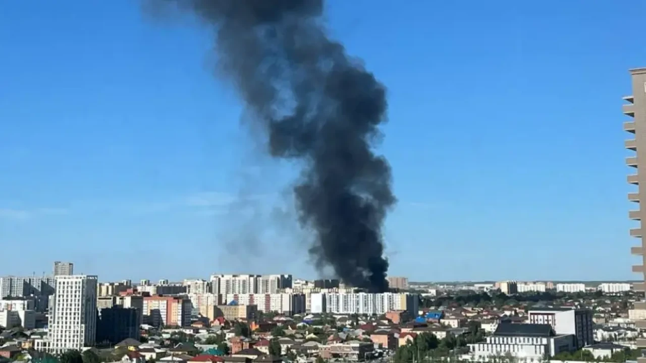 В Астане произошёл крупный пожар в двухэтажном здании