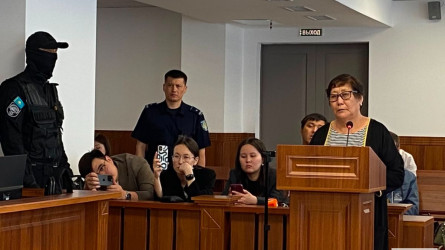 «Басқа әйелмен төсекте жатқан»: Сотта марқұмдардың туысы ауыр мәлімдеме жасады