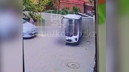Астанада аулада көлік қаққан 1 жасар сәби қаза тапты (ВИДЕО)