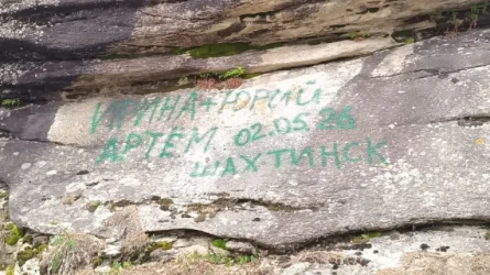 «Ирина + Юрий»: Қарқаралыдағы жартасқа жазу қалдырған адам ұсталды