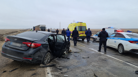 Атырау облысында ірі жол апаты болып, төрт адам қаза тапты