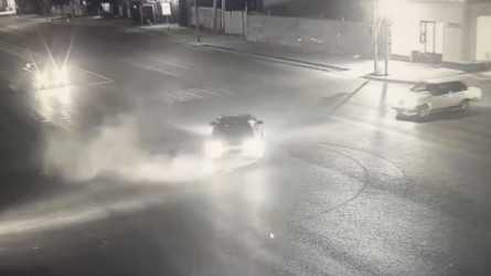 В Шымкенте водитель устроил дрифт на свадьбе брата и попал под арест (ВИДЕО)
