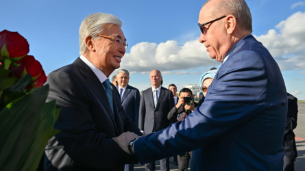 Тоқаев Ердоғанды Астана әуежайында жеке қарсы алды