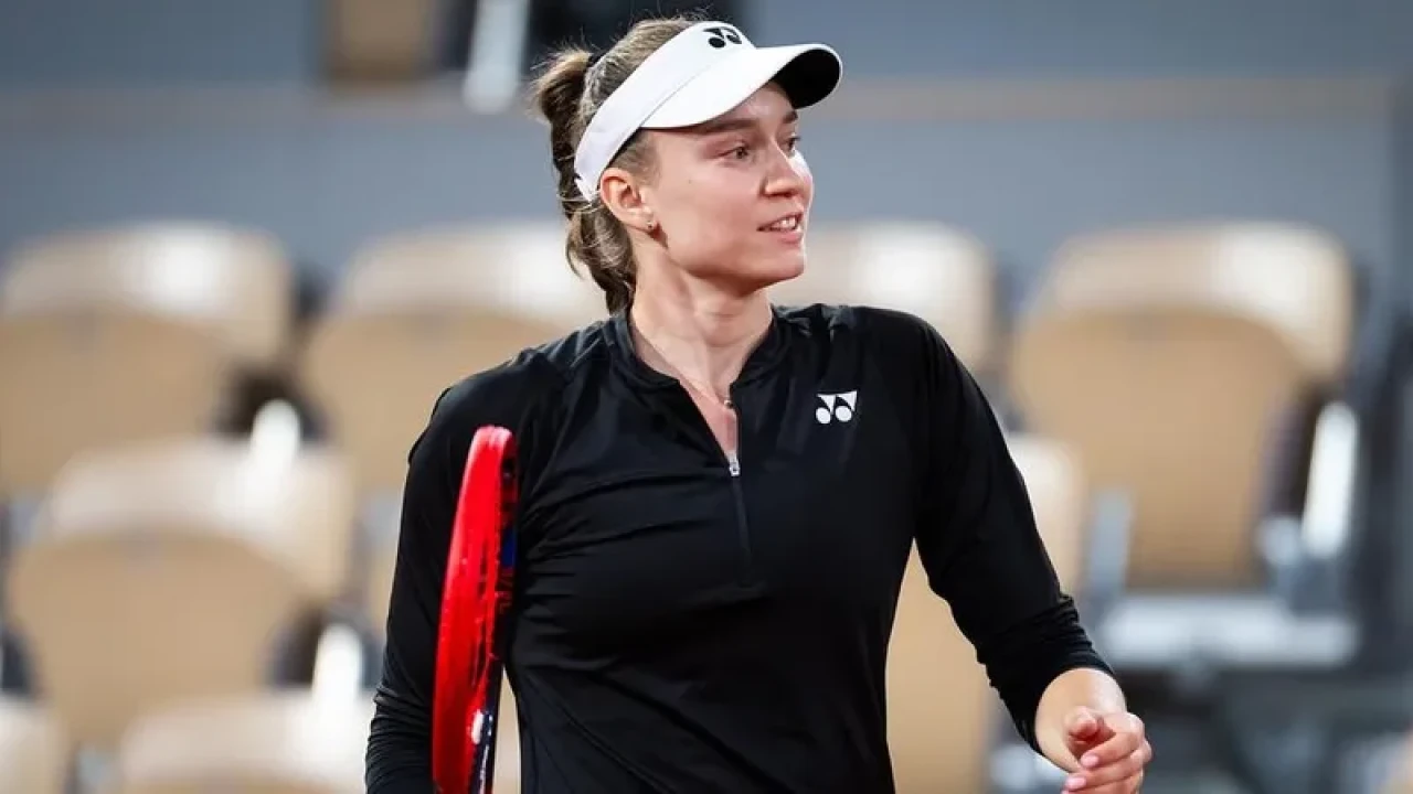 Елена Рыбакина лидирует в чемпионской гонке WTA