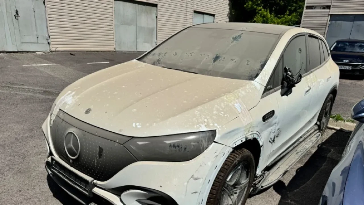 Конфискованный у Перизат Кайрат автомобиль Mercedes выставлен на торги