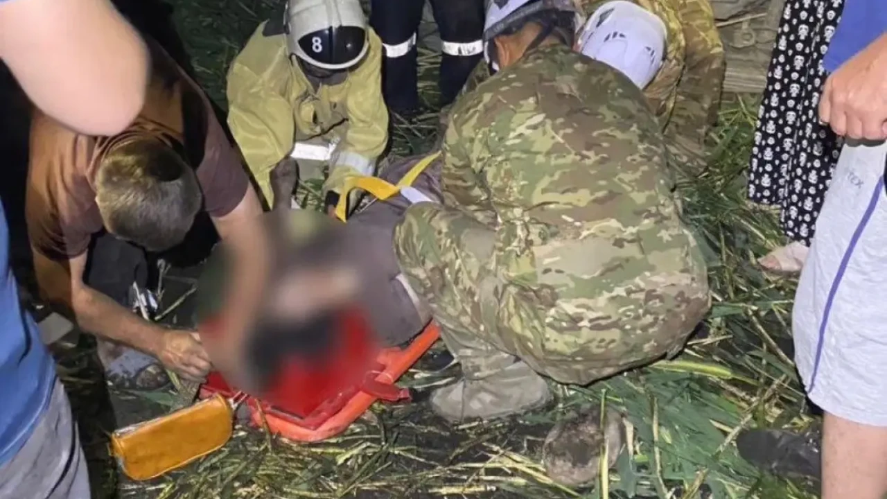 Женщину спасли из-под автомобиля в Алатау