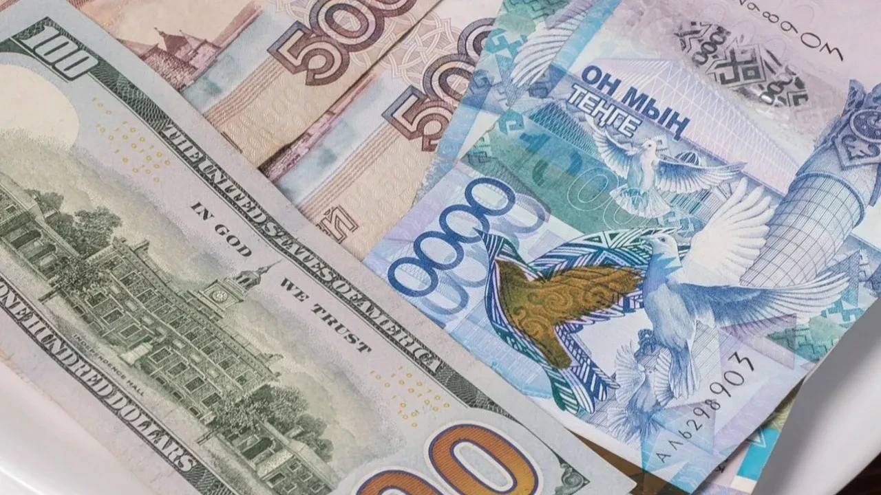 Доллар приблизился к отметке в 490 тенге