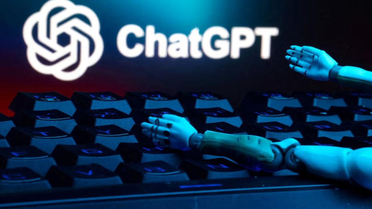 ChatGPT шектен шықты: Жасанды интеллект интимді суреттерді жасаған