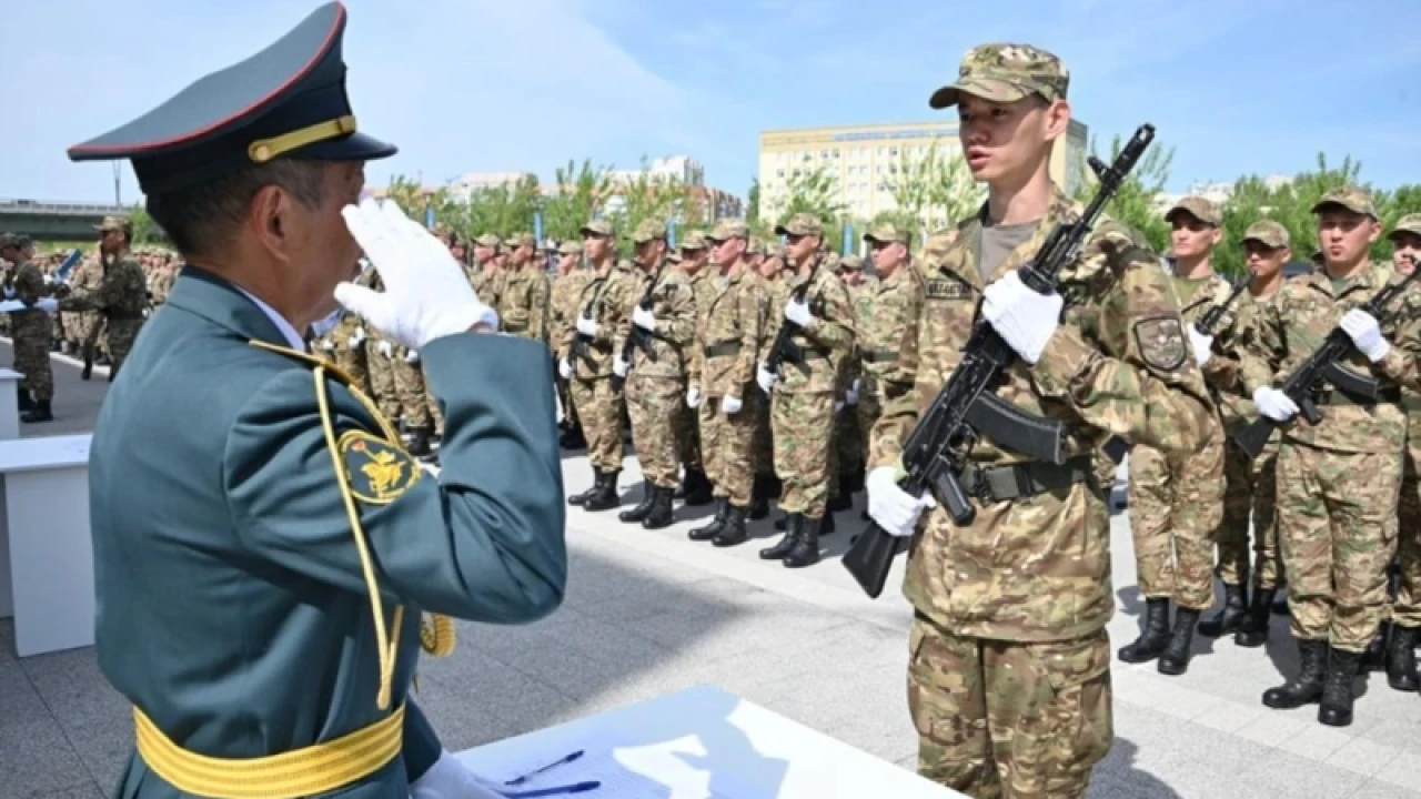 Казахстан переходит на цифровой призыв в армию с июля