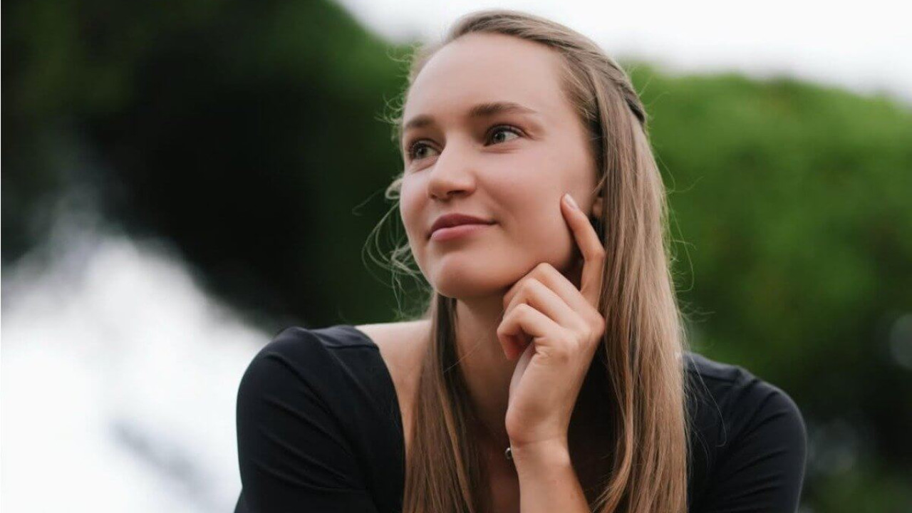 Елена Рыбакина вошла в ТОП-15 самых красивых теннисисток мира