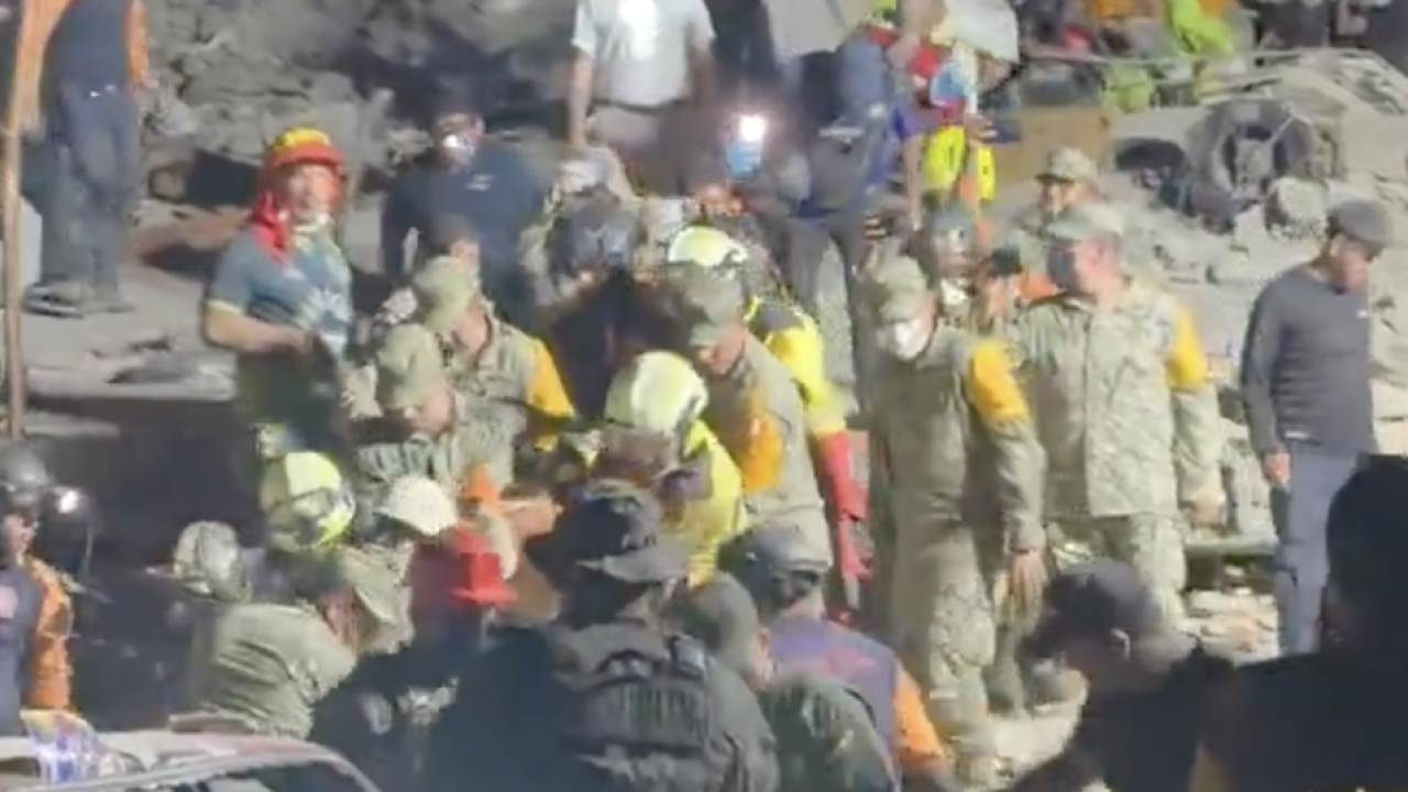 Венесуэлада жер сілкінісінен үш күн өткен соң үйінді астынан 11 жастағы бала тірі табылды
