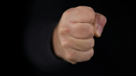 Ақтөбеде танысудан бас тартқан қызды ұрған жігіт сотталды