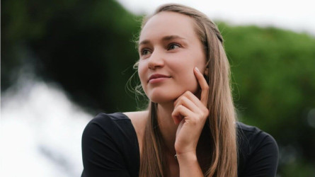 Елена Рыбакина вошла в ТОП-15 самых красивых теннисисток мира