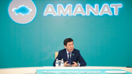 «Amanat» и «Әділет» объединяются: новая политическая сила в Казахстане