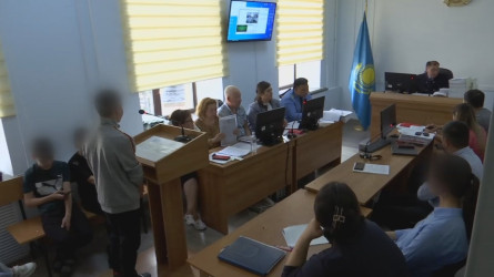 Суд в Карагандинской области вынес приговор членам семьи за издевательства над детьми-сиротами