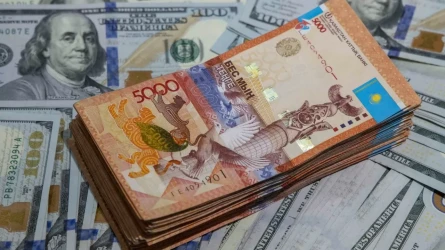 Доллар превысил 487 тенге: актуальные курсы валют
