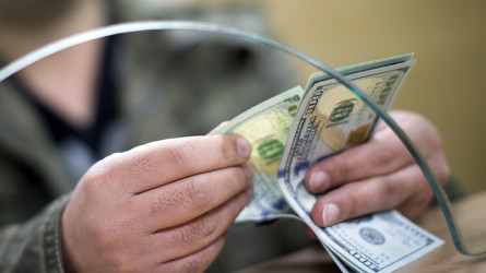 Доллар приблизился к отметке в 493 тенге: опубликованы курсы валют на 15 июня