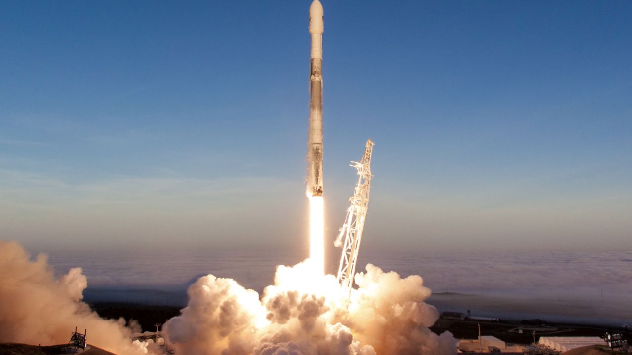 SpaceX ғарыш тарихындағы рекордты жаңартып, спутник саны бойынша көш бастады