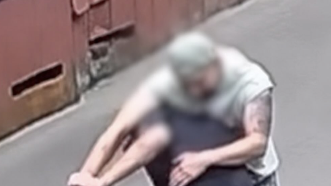 Алматинец арестован на 15 суток за сломанный шлагбаум и справление нужды на улице ради контента