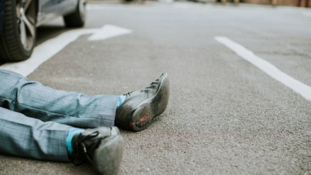 Павлодар облысында жантүршігерлік жол апаты: жаяу жүргінші қаза тапты