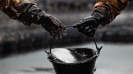 Мировые цены на нефть превысили $100 за баррель