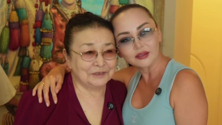 Баян Алагөзова Меруерт Өтекешоваға пәтер сыйлады