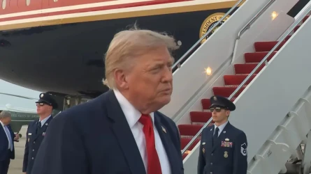 Трамп объявил о беспрецедентном решении против Канады: под ударом оказались сотни товаров