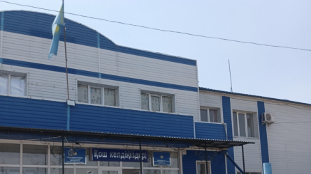 Байзақтағы сорақылық: Жетім студенттерге тиесілі киім мен жолақы берілмей келген