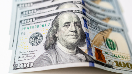 Доллар, евро и рубль: по каким курсам продается валюта?