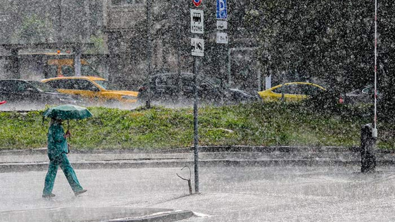 Ливни, град и жара до +42°C: синоптики предупредили жителей Казахстана