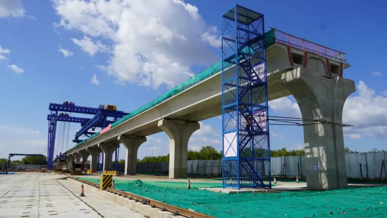 Строительство линии Tarlan Astana до Косшы перешло к монтажу пролётных конструкций