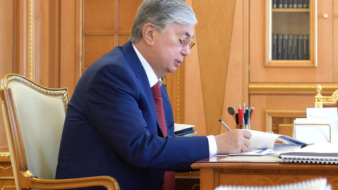 По распоряжению Токаева четыре чиновника освобождены от занимаемых должностей