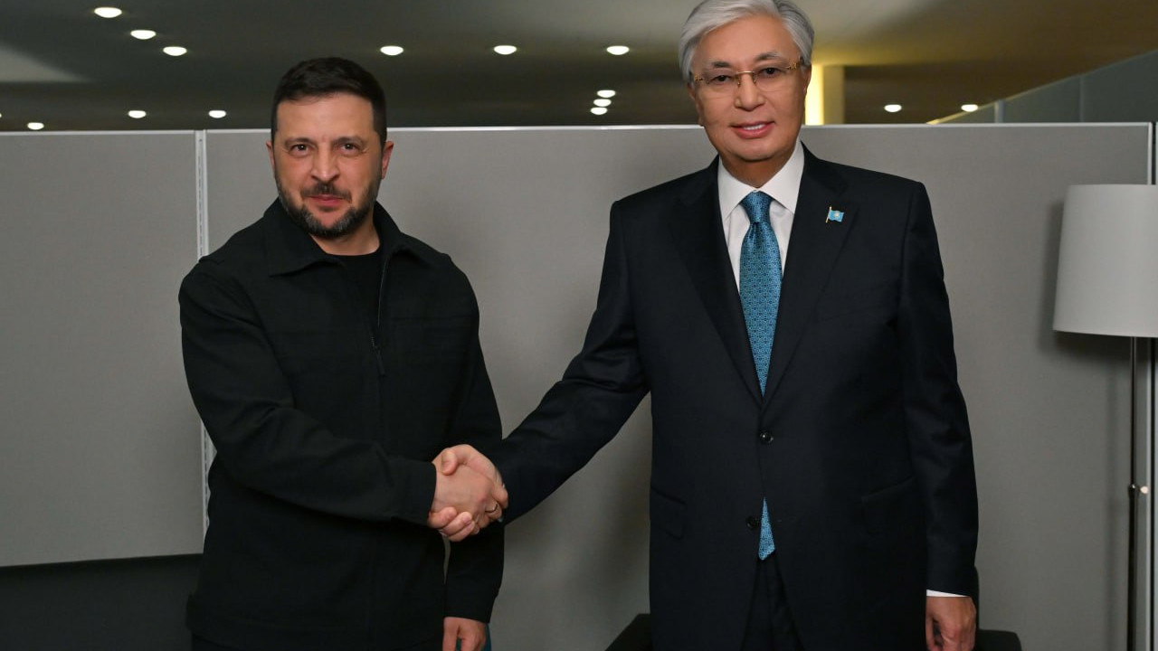 Тоқаев Зеленскийді Украинаның Тәуелсіздік күнімен құттықтады