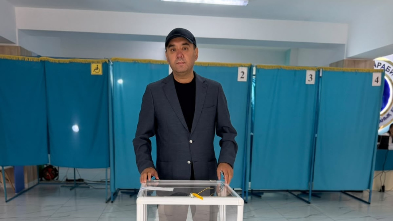 Мақсат Базарбаев Алматыда сайлауда дауыс берді
