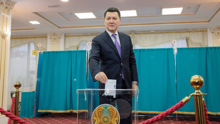 Ерлан Қарин Құрылтай сайлауында дауыс берді