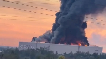 Енді Ресейдегі Ozon қоймасы дрон шабуылынан өртеніп кетті