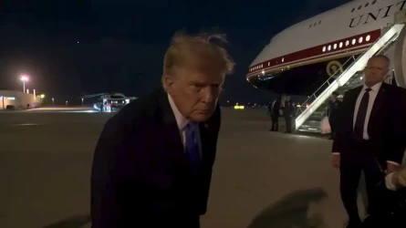 Трампа тайно пересадили на военный самолет в Турции