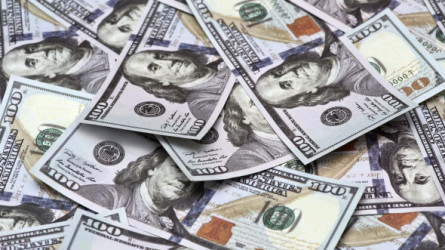 Доллар подорожал до 471 тенге