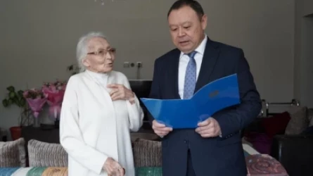 Токаев поздравил Марфугу Айтхожу с 90-летием