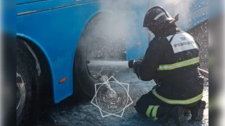 Қазақстанның солтүстігінде шетелдіктер отырған автобус өртеніп кетті