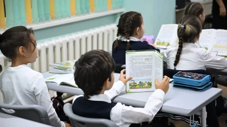 В Минпросвещения напомнили о запрете головных уборов в школах