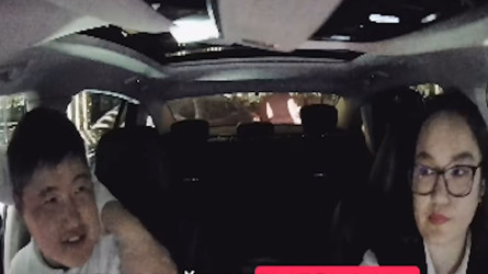 «Көлікпен бірге өртеймін»: Астанада әйел такси жүргізушісіне жолаушы қоқан-лоқы көрсеткен