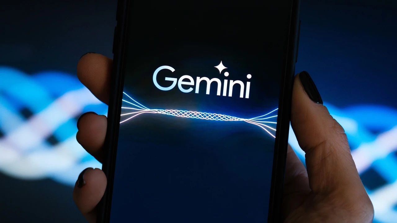 Google Gemini-ге сенген туристер тауда адасып кеткен