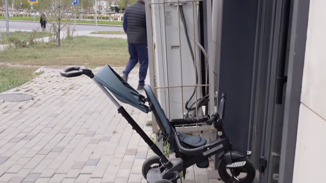 Астанада 27 жастағы әйел 15-қабаттан құлап, төмендегі баланың үстіне түскен