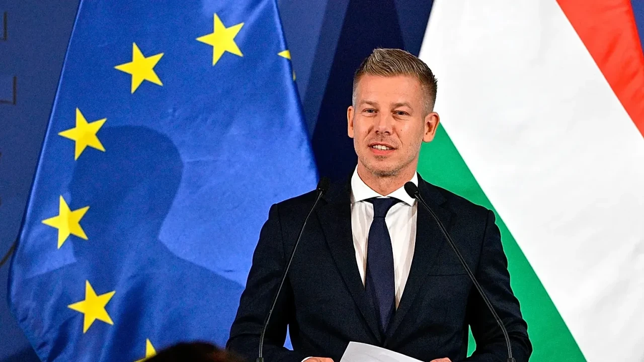 Мажарстан премьері Петер Мадьяр телефон ұрлады деген күдікпен депутаттығын тоқтатты